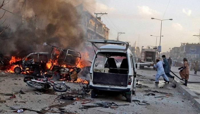 7 قتلى بانفجارين على جانب طريق في شمال غرب باكستان