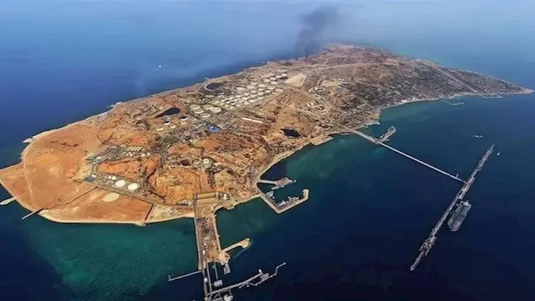 البيت الأبيض: قد نسيطر على جزيرة “خرج” في أي وقت