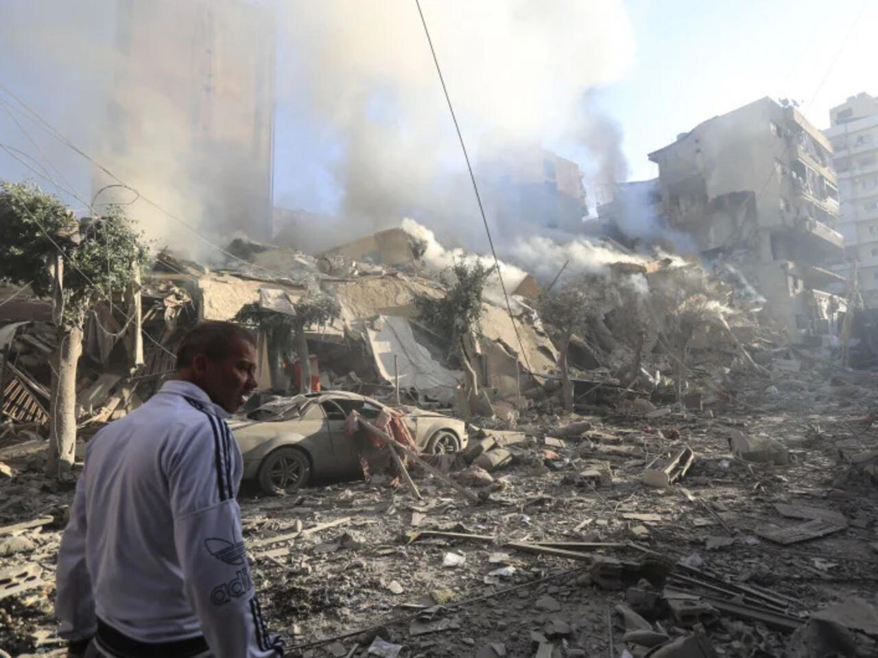 بيروت تحت النار والنزوح يتصاعد.. شهادات من الشارع