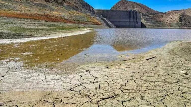 تحذير حكومي عاجل: أزمة مياه تهدد مدن إيران الكبرى