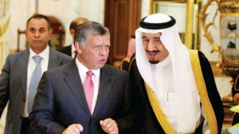 الملك يصل الى السعودية للمشاركة بالقمة العربية