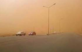 اغلاق الطريق الصحراوي بسبب الغبار الكثيف