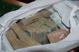القبض على شخصين سرقا ٥٠ ألف دينار