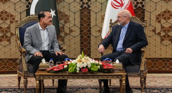 قائد جيش باكستان إلى طهران.. مساع لإحياء المسار الدبلوماسي