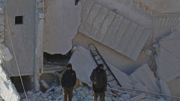 مسلحو المعارضة الموالون لتركيا في إدلب يرفضون تسليم أسلحتهم والانسحاب