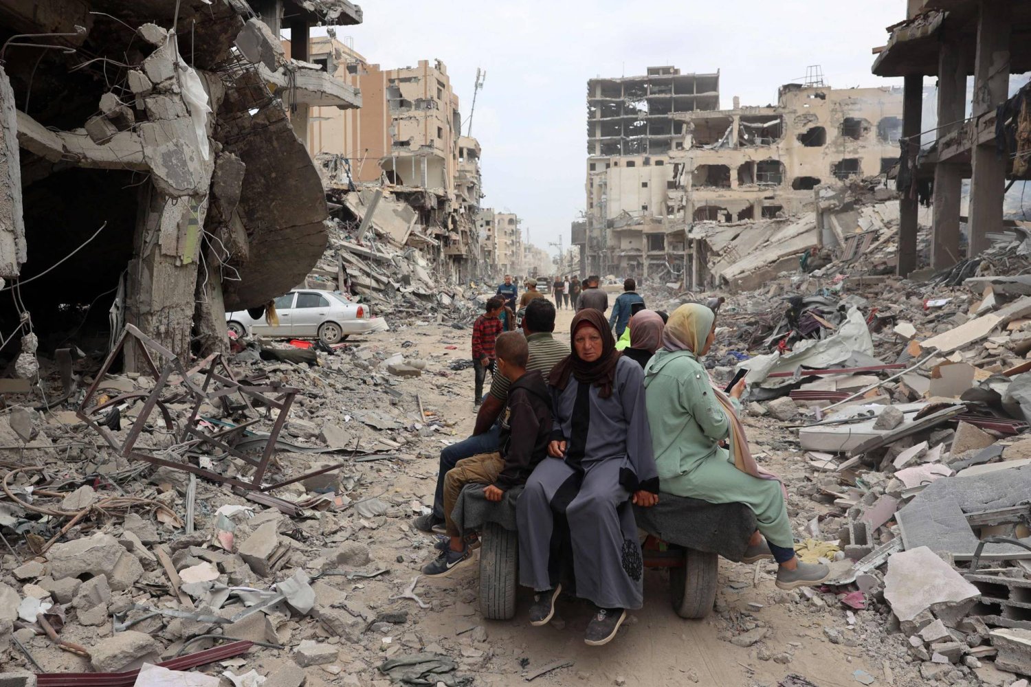 254 يوم للحرب على غزة: القصف مستمر في أول أيام العيد