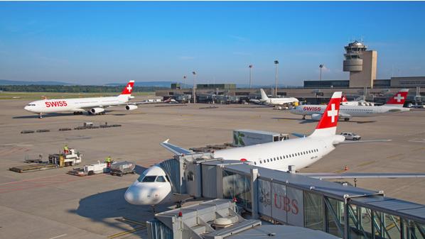 استئناف الرحلات في مطار جنيف تدريجيا بعد إغلاق المجال الجوي