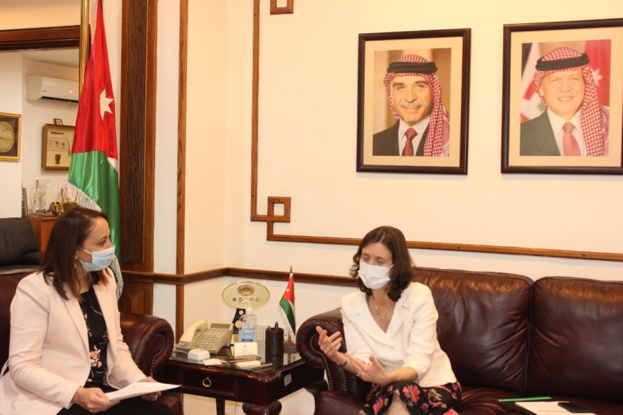 وزيرة الصناعة والتجارة تبحث مع السفيرة البريطانية تفعيل اتفاقية الشراكة الثنائية