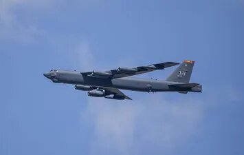 بعد الخلاف.. قاذفات أميركية تهبط في قاعدة بريطانية