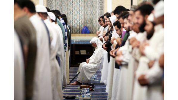 الإفتاء توضح حكم أداء صلاة التراويح