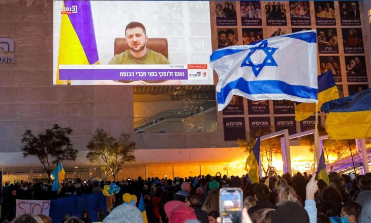 لوفيغارو: لهذه الأسباب لم تكترث إسرائيل لنداءات أوكرانيا من أجل المساعدة