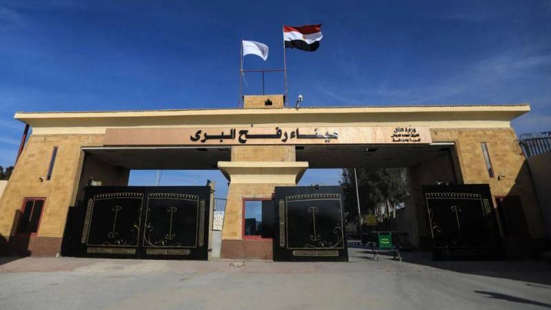 “ختم معبر رفح” يثير الجدل.. ونتنياهو يدعو إلى تغييره