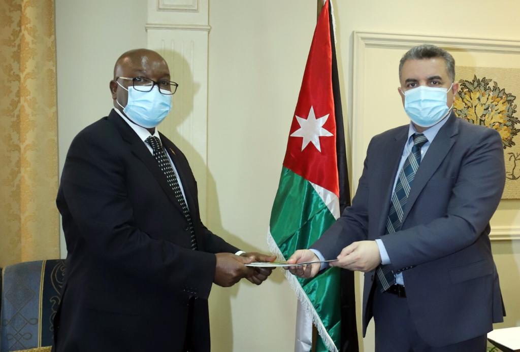 الخارجية تتسلم نسخة من أوراق اعتماد السفير الأوغندي