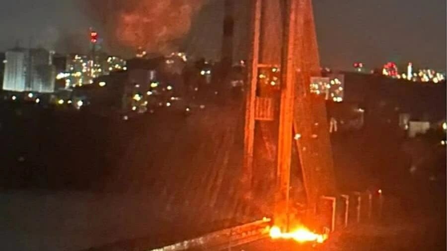 جسور كييف تحت النار.. روسيا توسع ضرباتها وأوكرانيا ترد