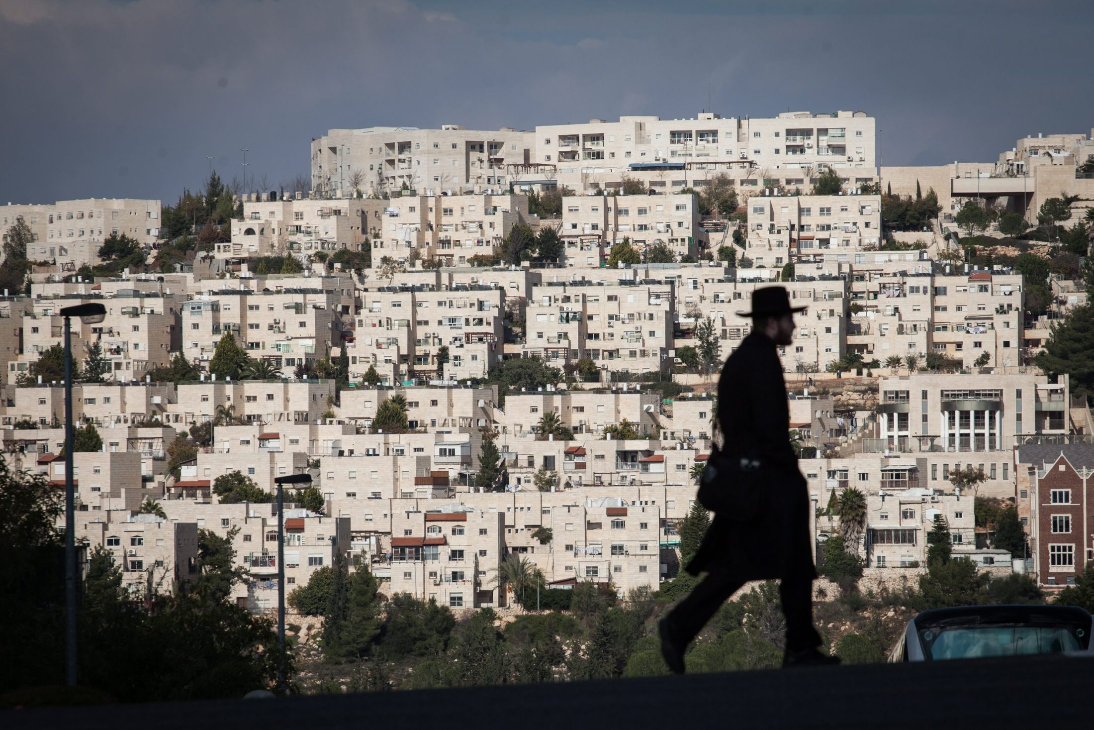 وزير إسرائيلي يطرح الأحد قانونا بالكنيست لـ”شرعنة” مستوطنات بالضفة الغربية