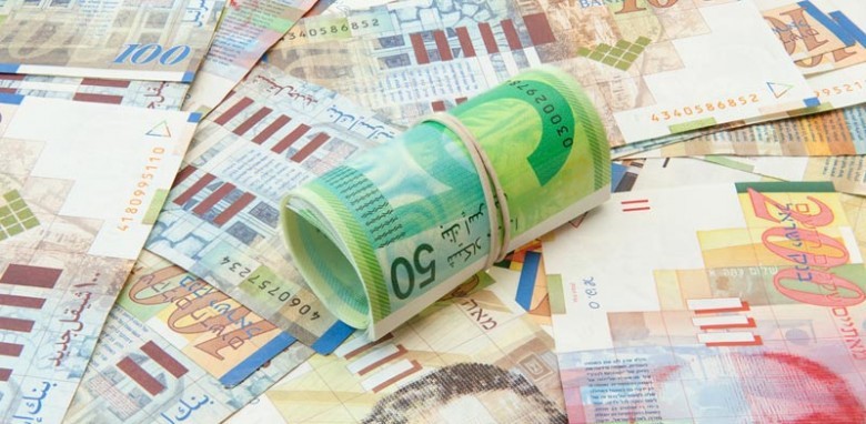 مصدر عبري: 20 ألف فلسطيني مديون لإسرائيل ومقترح بتحصيلها من العوائد الضريبية