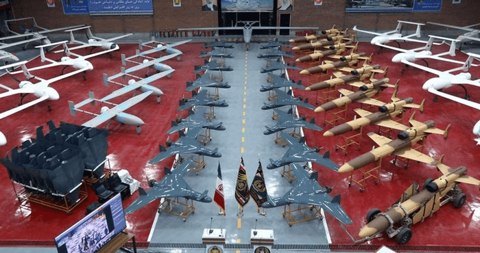 الجيش الإيراني يتسلم دفعة من ألف مسيرة.. ويهدد بـ”رد ساحق”