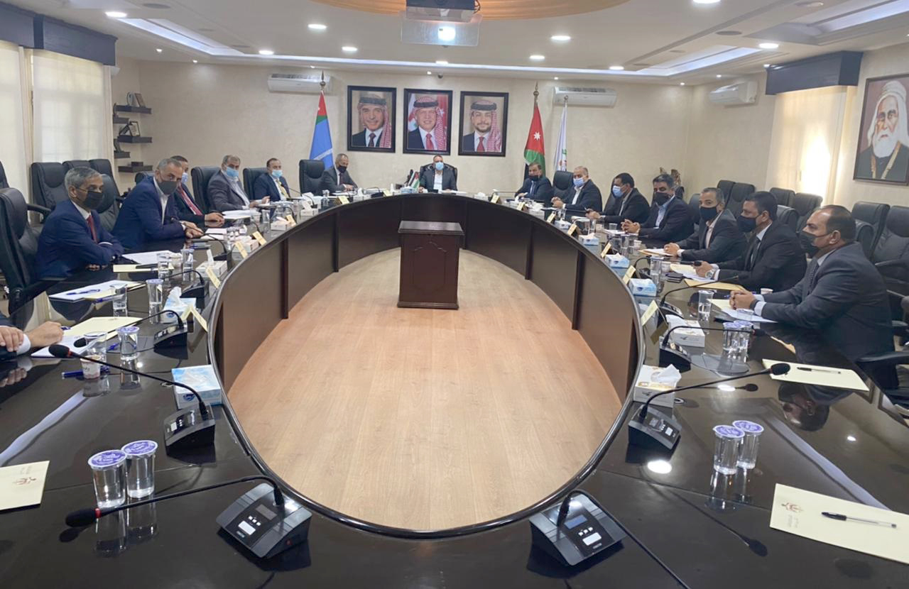 وزير الداخلية يؤكد ضرورة الاستمرار في متابعة تطبيق أوامر الدفاع