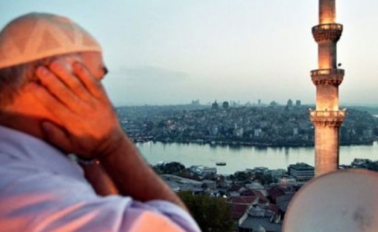 إيقاف قانون منع الآذان لأجل غير مسمى