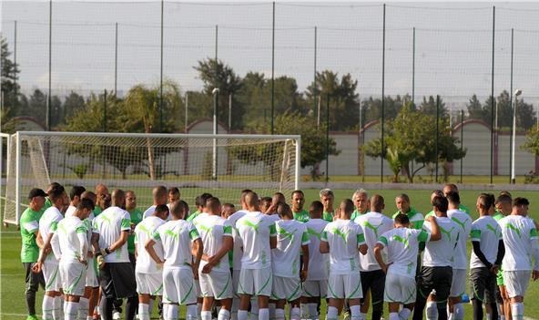 منتخب الجزائر يجري تدريبه الأول في جنيف استعداد للمونديال