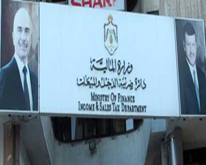 وقف صرف الدفعة الثالثة من دعم المحروقات لانخفاض النفط