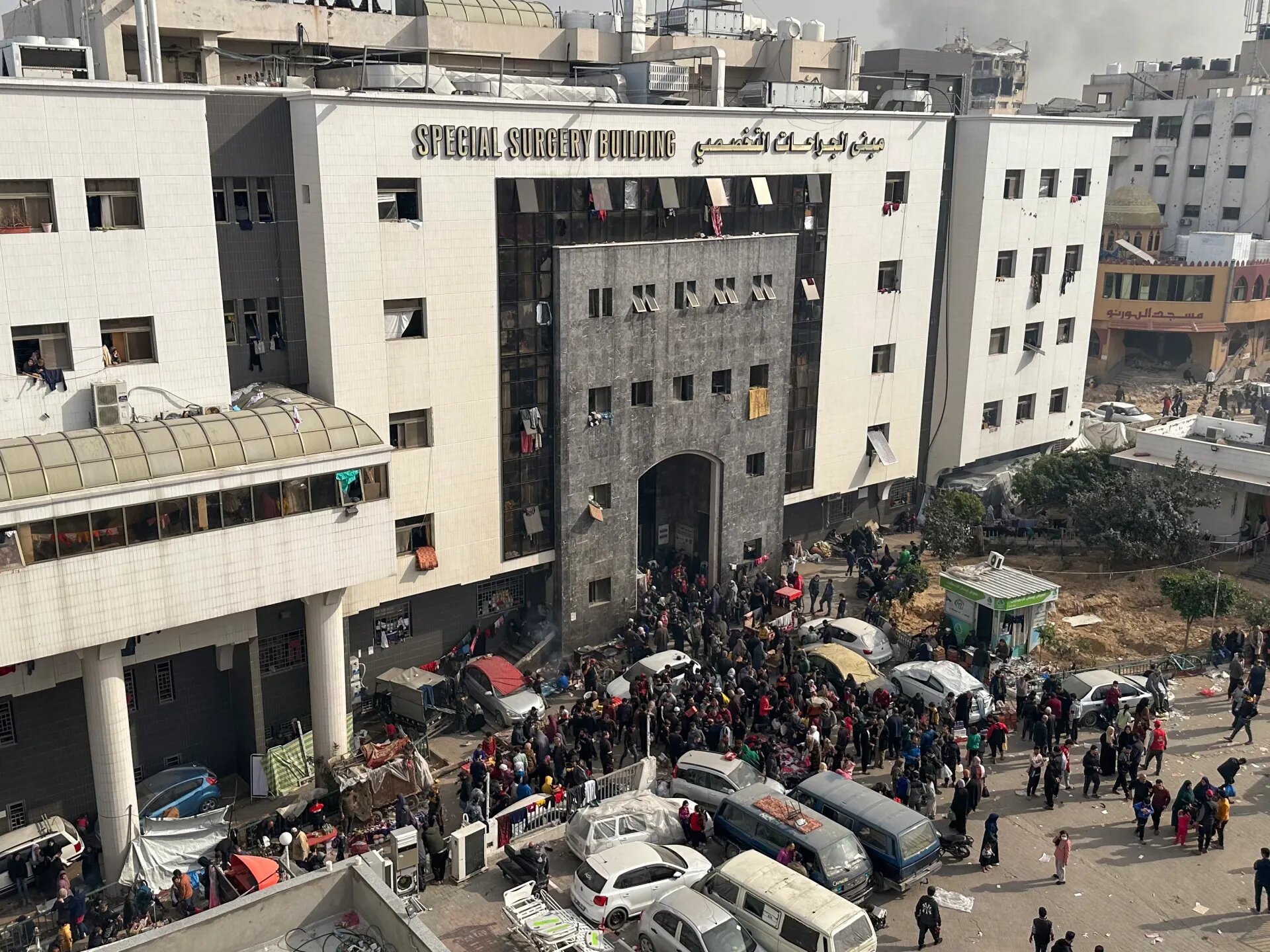 الجيش الإسرائيلي يفجر المبنى التخصصي بمستشفى الشفاء