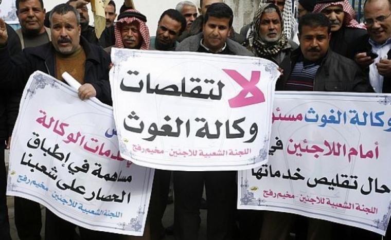 موظفو الأونروا ينتفضون في مظاهرة بالآلاف وإضراب شامل في غزة والضفة