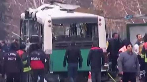 انفجار حافلة أمام جامعة في “القيصرية” وسط تركيا