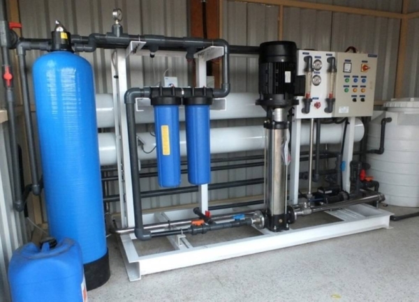 الزرقاء: ايقاف بئرين احترازياً وإنذار ومخالفة 29 محطة تحلية