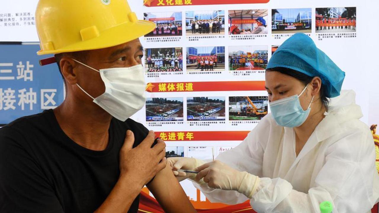 الصين: إعطاء أكثر من 990 مليون جرعة من لقاحات كورونا