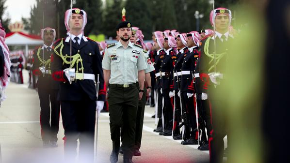 ولي العهد يرعى حفل تخريج الفوج الـ 32 من الجناح العسكري بجامعة مؤتة