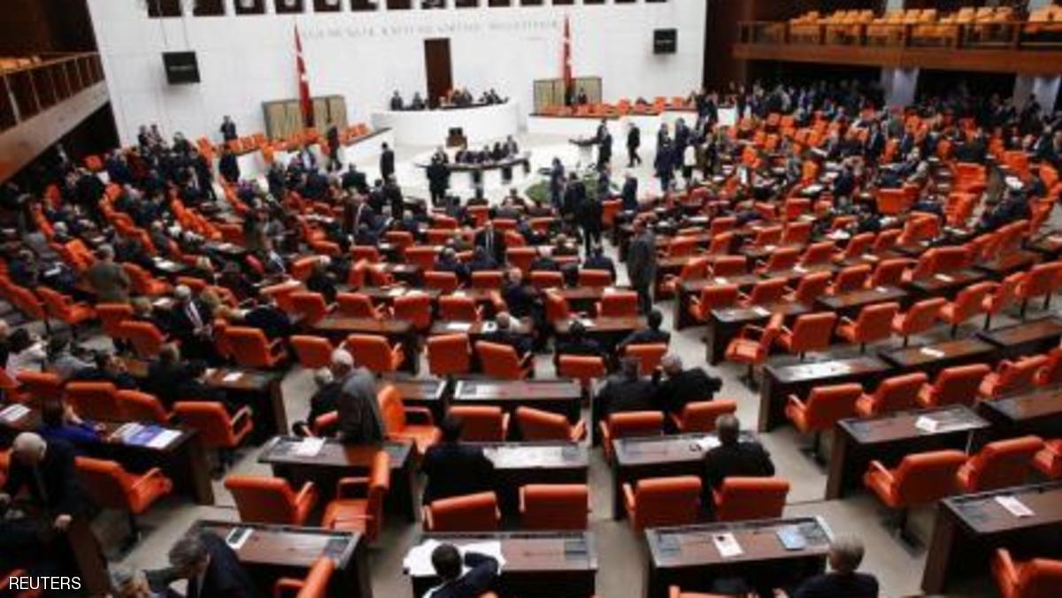 “حزب أردوغان” يعتزم تأسيس لجنة لتغيير الدستور