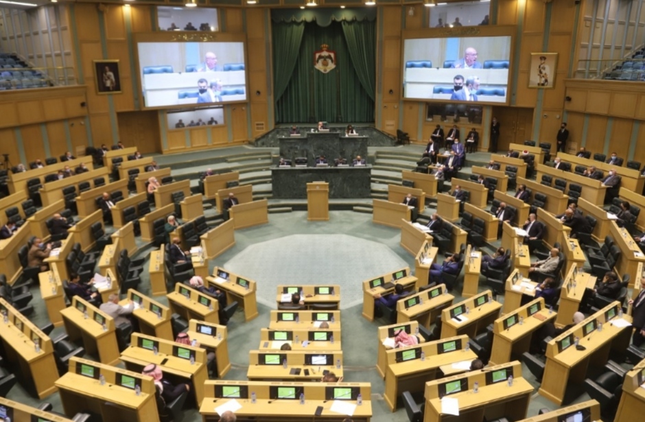 النواب يناقش في جلسة رقابية 12 سؤالاً للحكومة