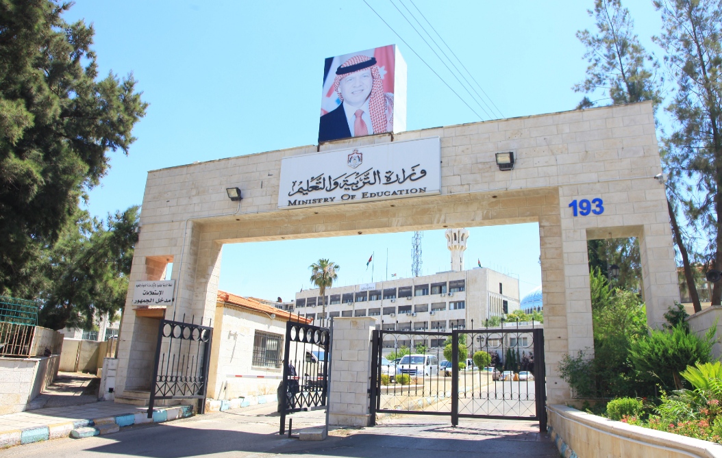 التربية تشترط على طلبة امتحان التكميلي غير متلقي اللقاح احضار فحص سلبي