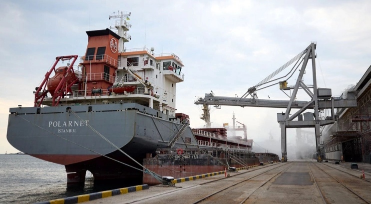 أول سفينة محملة بالحبوب تغادر ميناء أوديسا