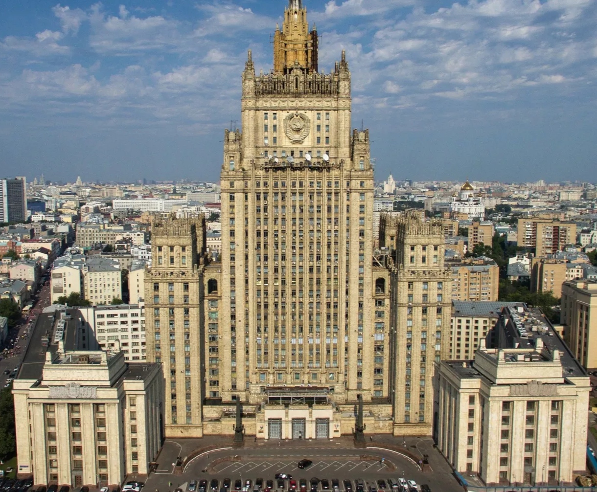 روسيا تردّ على النرويج بطرد 10 دبلوماسيين