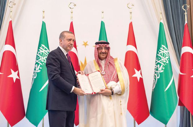 محمد بن نايف وأردوغان يبحثان في جهود حل أزمات المنطقة