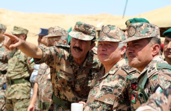 القائد الأعلى يتابع تمرينا عسكريا لاحد تشكيلات القوات المسلحة