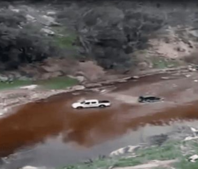 العناية الالهية تنقذ سائقا اراد قطع سيل جرش