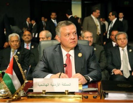 الملك يدعو لاستراتيجية عربية شاملة تعالج خطر الإرهاب