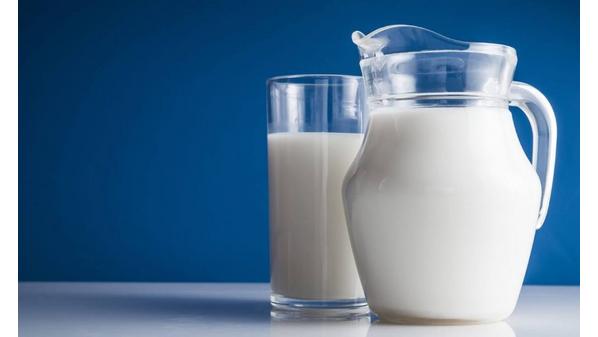 الزراعة: اتفاق لعدم رفع أسعار حليب الأبقار