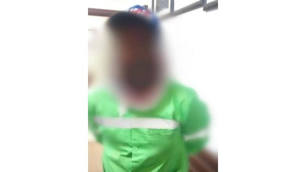 ضبط متسول يتنكر بــزي عـــامــل وطــــن