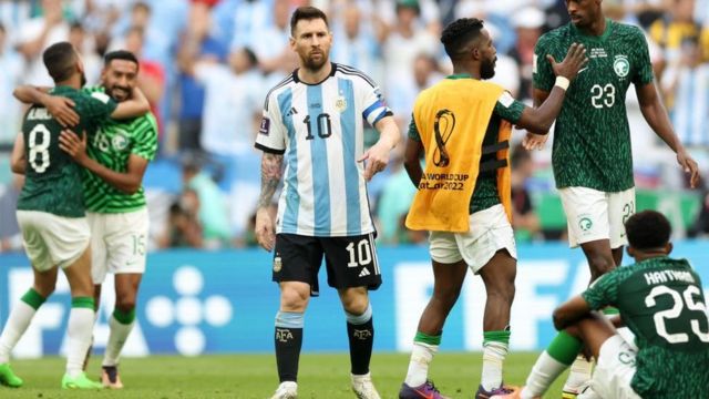 عقاب شديد للاعبي الأرجنتين بعد السقوط أمام السعودية