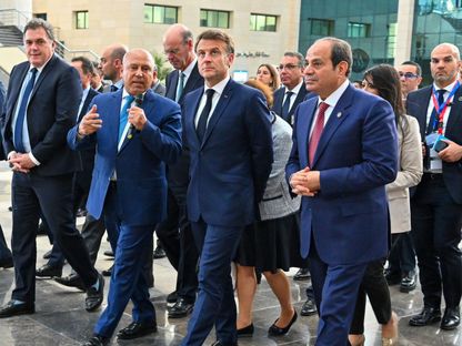 ماكرون والسيسي يتفقدان في العريش مركز حشد المساعدات لغزة