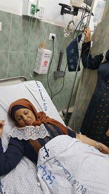 نقل الناشطة عطاف حمران للمشفى أثناء اعتقالها من قبل مليشيا حماس
