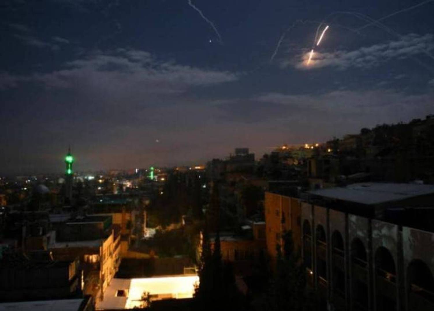 الإحتلال الإسرائيلي يشن ضربات جوية في محيط حمص