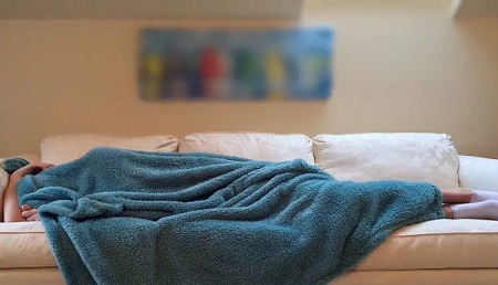 دراسة علمية تكشف سبب الميل إلى النوم بعد العلاقة الحميمة