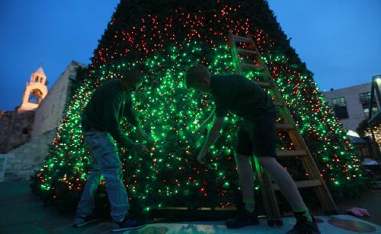 أهالي الزبابدة يحتفلون بالأسبوع الميلادي الأول بإضاءة شجرة الميلاد