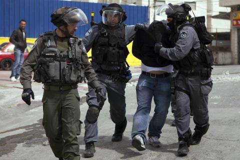اسرائيل تعتقل العشرات بينهم نواب ووزراء سابقون من حماس