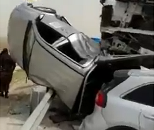 6 اصابات بحادث تصادم مروع على طريق الـ100